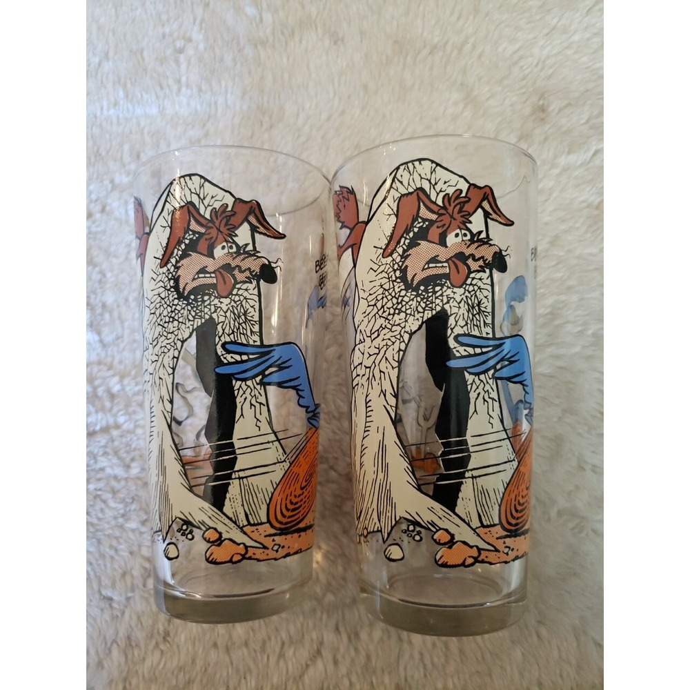 1976 WILE E. COYOTE & ROADRUNNER 16oz GLASSES WARNERS BROS PEPSI SERIES LOT OF 2